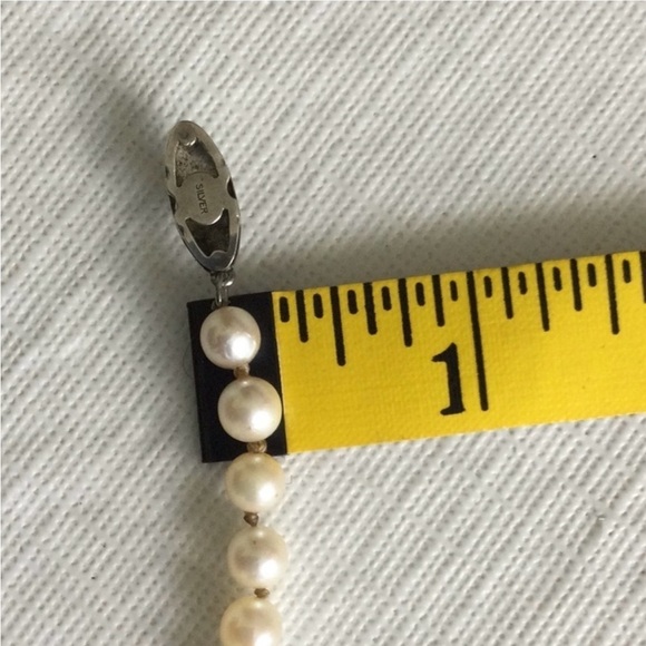 Women’s Watch by Brighton York nice size face and good looking color sliver - Picture 8 of 8